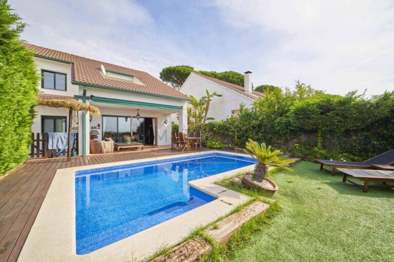 House with pool in Caldes d'Estrac