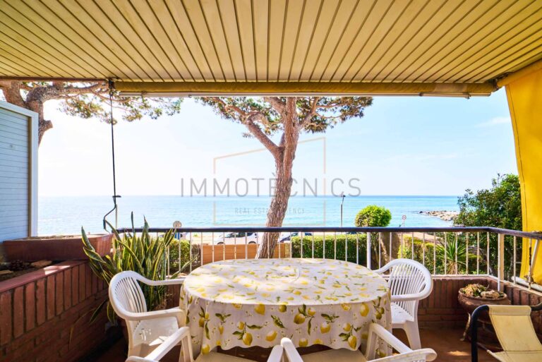 Flat with sea views in Caldes d'Estrac - Immotècnics