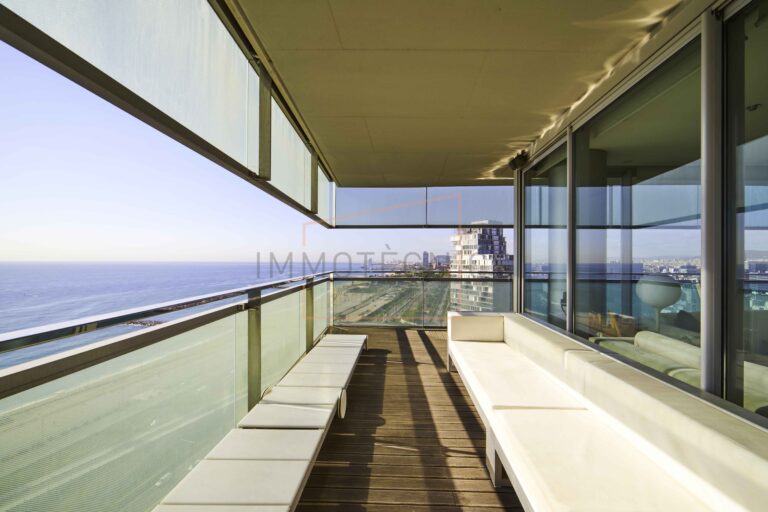 Penthouse with sea views in Barcelona