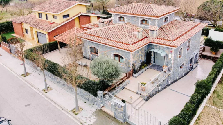 Luxury villa with top quality finishes in Santa Agnes de Malanyanes - Immotècnics