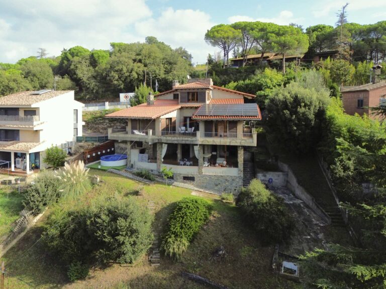 Casa de grans dimensions a Sant Pere de Vilamajor