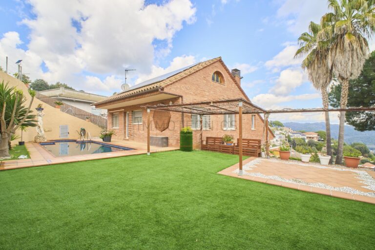 House with mountain views in Les Ginesteres - Argentona - Immotècnics