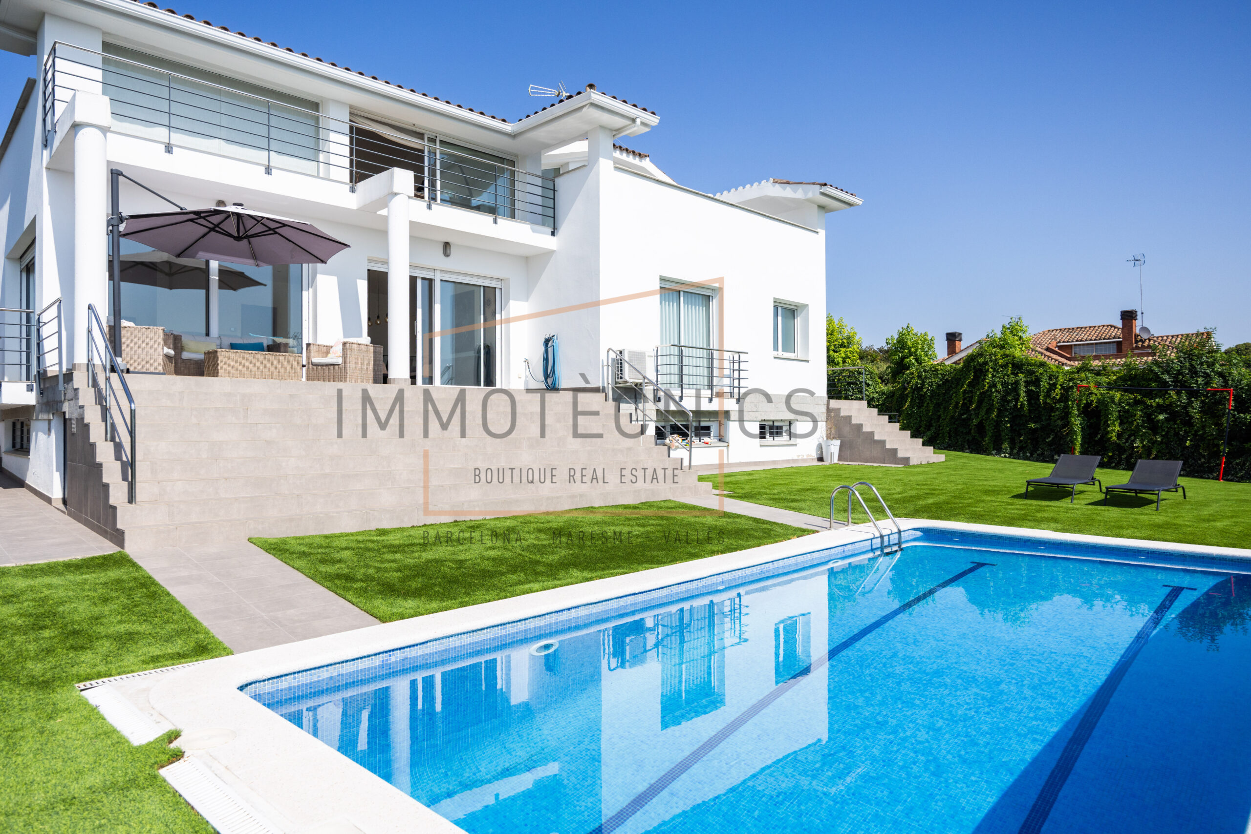 Casa amb piscina a Canovelles