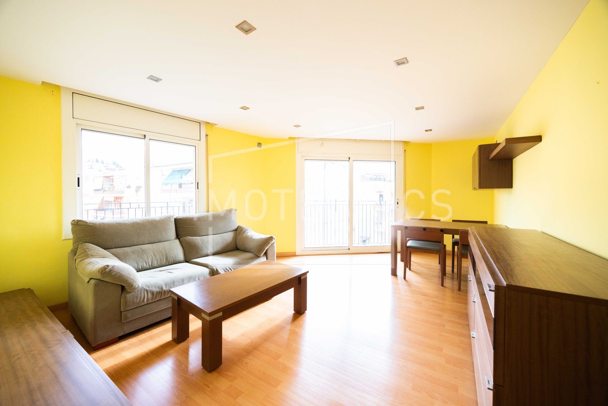 Piso con balcón en Canet de Mar - Immotècnics