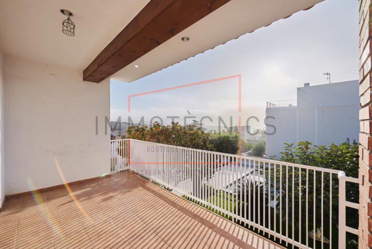 Piso con balcón en Alella - Immotècnics