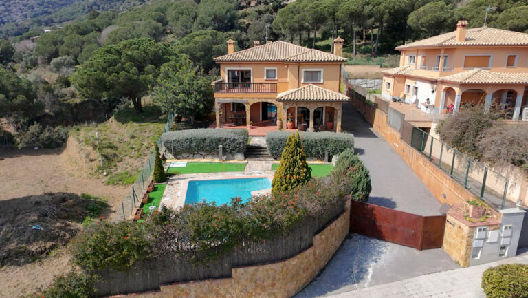 Detached house or villa for sale in Argentona