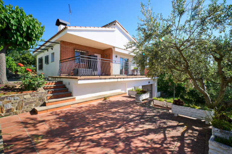 Casa con terraza y jardín en Lliçà d’Amunt - Immotècnics