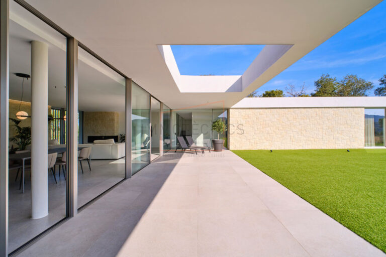 Villa with views of the Vallromanes Golf Course