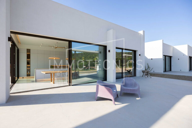 Minimalist villa in Vilanova del Vallès